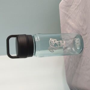 Collector's Item - Little Caesars Pizza 20 oz Yeti Yonder Chug Cap Water Bottle